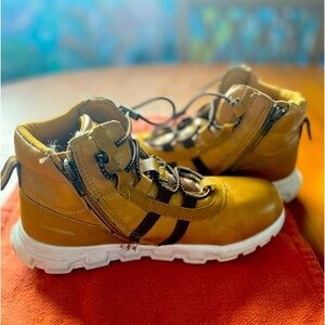 XRAY Boots Kid Size 3